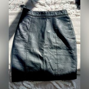 Byrnes & Baker 100% leather skirt size 4 fits like 0 / 00